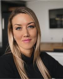 Lana Schaeffer's Instagram, Twitter & Facebook