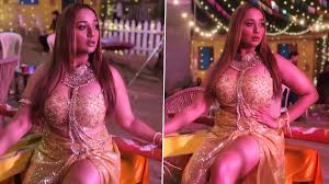 Rani Chatterjee Bold Photos: एक्ट्रेस रानी चटर्जी ने बेहद ग्लैमरस अवतार से  मचाई सनसनी, तस्वीरें हुई वायरल | 📺 LatestLY हिन्दी
