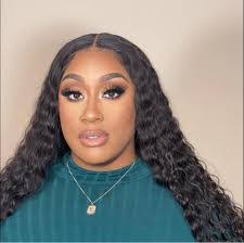 Crystal Thompson's Instagram, Twitter & Facebook