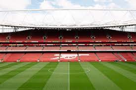 I tillegg til arkitekturen var stadion kjent for sin lille, men plettfrie tonehøyde og for klokken som hadde vært plassert på sørsiden. Arsenal Emirates Stadium Tour For One Child From Buyagift