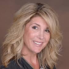 Leslie Gress's Instagram, Twitter & Facebook