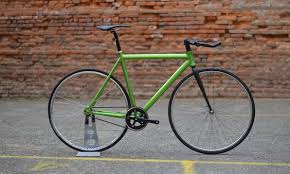 Monsieur Pignon Madame Guidon Magasin De Velo Pignon Fixe Fixie Velos De Ville Et Atelier Restauration Et Reparation Tou Velo Vert Velo Ville Magasin Velo