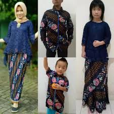 Baju copel ayah ibu borkat acara lamaran anak. Harga Couple Ibu Anak Batik Kebaya Terbaik Juli 2021 Shopee Indonesia