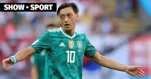 Mesut ozil is 3rd generation so that means that he was born in germany and his parents were also born and raised in germany. Mesut Ozil I Don T Regret Playing For Germany We Won The World Cup And Became Part Of The Great Era Of German Football Mesut Ozil Epl Team Germany