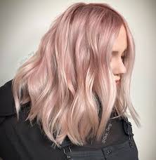 Un rosa chiaro può essere un bel colore da mostrare sui vostri capelli bruni. Trendy Hairstyles Saleprice 7 Rosa Blonde Haare Rosa Haarfarbe Haarfarben Tone