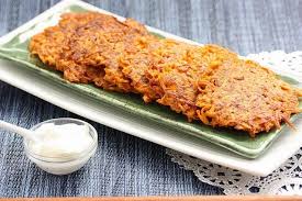 Recette De Latkes Repas Parve Rapes De Pommes De Terre Cuisine Juive Hanouka En 2014 Hanouka La Fete Des Lumieres Aura L Cuisine Juive Cuisine Recette
