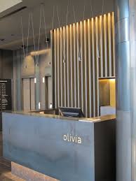 The Wood Slats Remind Me Of Hannah S Post Of The Conference Room Ceiling Connecting To The Lobby This Would B Lobby Design Escritorio De Design Mesa De Design