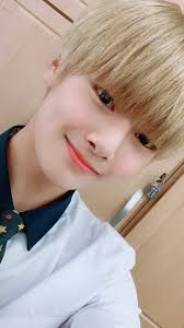 Jeongin, un chico de 18 años con un problema de depresión, y baja autoestima. Fondo De Pantalla Stray Kids Tumblr Posts Tumbral Com