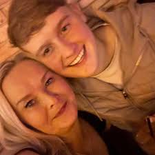 Hi everyone, we are moving to Denholme but my buyer needs me to move out or  he will have to pull out of the sale😫 Does anyone know of any short term