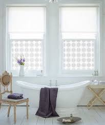Fenster Turen Mehr Privatsphare Durch Eine Fensterfolie Als Sichtschutz Durch Fenster Fen Shabby Chic Badezimmer Schicke Bader Badezimmer Fenster Ideen