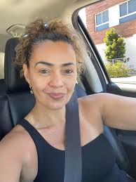 Hi I just wanted to introduce myself. I'm a licensed cosmetologist I was  born and raised in Miami and I moved to Fort Lauderdale back in 2020. I  recently had a birthday