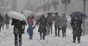 Evlerin çatıları, park halindeki araçların üzerleri ve ağaçların dalları karla kaplandı. Meteoroloji Den Son Dakika Hava Durumu Saganak Ve Kar Yagisi Uyarisi Geldi Tum Yurdu Etkisi Altina Alacak Vatandaslar Dikkat Son Dakika Haberler