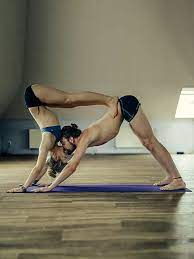 Wir haben unterschiedlichste hersteller & marken untersucht und wir zeigen vorteile ihnen als leser hier unsere resultate. Besser Im Bett Durch Yoga Wir Haben S Getestet Stylight