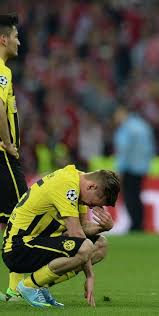 Wiadomo, że weekend zawsze trwa za krótko, a w niedzielę ktoś chyba specjalnie przyspiesza nam czas. Lukasz Piszczek Top League Football Soccer Footy