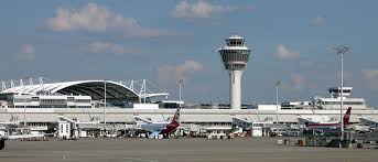 Der flughafen münchen (muc) ist der zweitgrößte flughafen deutschlands und auch eines der größten verkehrsdrehkreuze in europa. Parken Flughafen Munchen Top 14 Vergleich Ab 27