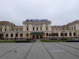Kraków główny, in english kraków main, is the largest and the most centrally located railway station in kraków, poland. Krakow Glowny Station Guide Your Escape Plan Rail Guide Europe