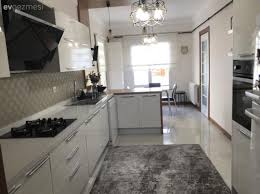 ◆ mutfak oluştururken, parasını ödediğiniz her parçanın, sizin. Bu Mutfagin Yarim Adasi Uzun Alani Boluyor Mutfaga Ekstra Dolap Ve Tezgah Alani Ekliyor Ev Gezmesi Dolaplar Kucuk Mutfak Dekorasyon Fikirleri