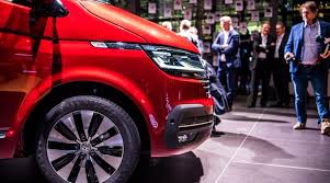 Und auch beim neuen t6 fällt die. Sitzprobe Im Neuen Vw T6 1 Bulli Facelift Mib3 System Und Mehr Assistenz Automativ De Das Auto Magazin