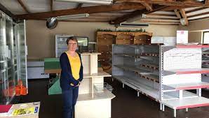 Les autorités du village alpin de locana se trouvant dans la région italienne du piémont offrent 9.000 euros aux nouveaux arrivants, rapportent. L Epicerie Du Village De Le Pas Cherche Un Repreneur