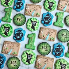 These Fun Peter Pan Cookies Are For Scotlyn S Little Friend That She Was Caught Kissing Last Week Onederland Birthday Party 1st Boy Birthday Peter Pan Party