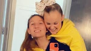 Abby, who mentored jojo when she appeared on. Jojo Siwa Calls Her Girlfriend Kylie The Most Perfect Person Ever In Romantic Valentine S Day Post