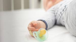 Ab welchem alter habt ihr euren kleinen den schnuller abgewöhnt? Schnuller Abgewohnen Tschuss Geliebter Nuckel Oko Test