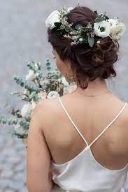 Blumenkranz Im Boho Stil Brautfrisur Trendfrisuren Hochzeitsfrisuren