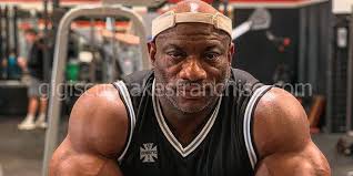 Dexter 'the blade' jackson's development began to take shape back in 1992 when he competed in his first npc event, the southern states championship, where he took third place. Dexter Jackson Bodybuilder Wiki Alter Grosse Vermogen Frau Sportler