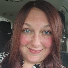 What is the difference between 24 months baby clothes and 2t?