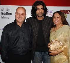 Kirron kher was born on 14th june 1955 into a sikh family in punjab state, india. Anupam Kher Wiki Age Wife Family Caste Biography More Wikibio