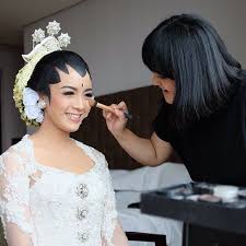 Bisa disebut juga bahwa pengacara masuk sebagai pekerjaan dengan gaji tinggi untuk wanita. Cewek Pun Bisa Dapat Bayaran Tinggi Dari 6 Profesi Ini Karier Mantap Jadi Mandiri Bukan Impian Lagi