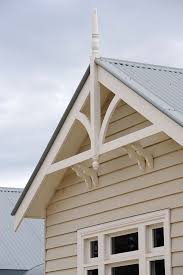 Weatherboard Home Gables Victorian Eaves And Gable Brackets Really Add To The Charm Of The Era Facade House Weatherboard House Weatherboard Exterior
