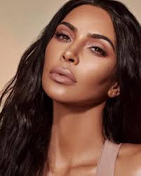 Kimkardashian Wearing The New Classic Palette Lip Liner In Peach 2 And Creme Lipstick In Kim Kardashian Makeup Kim Kardashian Kylie Jenner Kardashian Makeup
