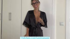 Free JOI MOM - guarda mom Tami mentre ti fa sborrare con la sua voce da  porca Porn Video HD