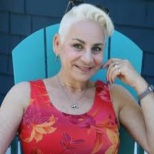 Lauri Lee (@laurilee_realestate) • Instagram photos and videos