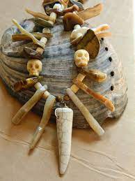 Voodoo Priest Priestess Witch Doctor Bone Necklace Tigereye Golden Lip Shell Agate Claw Talon Bone Skull Fang Witch Doctor Voodoo Halloween Witch Doctor Costume