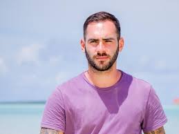 The main twist this season is that the two tribes of 10 are divided into tribes based on their ages. Koh Lanta A Beautiful Band Of Three Legged Sheep These Yellows The Limited Times