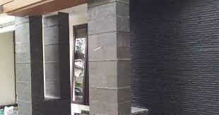 Pada teras rumah, batu alam dapat digunakan untuk melapisi tiang, lantai, bahkan dinding. Ide Populer 55 Gambar Tiang Rumah Pakai Keramik