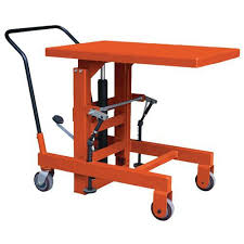 L'ajustement de la hauteur et de l'inclinaison du plateau se fait jusqu'à. Table Elevatrice Manuelle Encastrable Manutan Fr