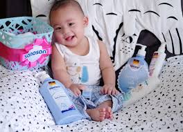 Baby bathing should be short and gentle because your child may cry the first few times you bathe them. Rockstarmomma Tips On How To Make Baby Bath Time Fun With Sanosan How To Join Sanosanbathtimefun Contest