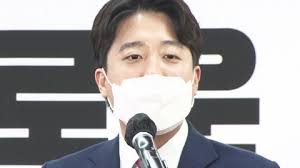 김세연 명예선대본부장과 하태경 부산 선대위 공동총괄본부장이 12일 황보승희 중·영도 국회 의원 후보를 지원하며 지지를 당부했다. Db Kr7g8vmyuqm