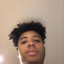 At Comic Con Liverpool, Grant Gustin addressed how he disliked The Flash's  "lightsaber" fight scene: "I was like... we can do this now? Really?" 🥴  This led him to try to change