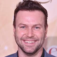 Jason Lenzi's Instagram, Twitter & Facebook