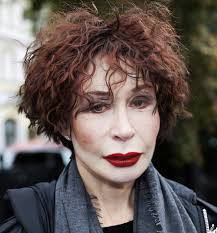 😒 «У меня вставные зубы, парики… потому что я лысая» — откровение, к  которому зрители были не готовы💥 Невестка 78-летней Васильевой показала  свекровь без парика и без прикрас — прямо в домашней