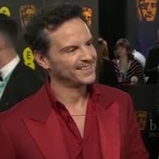 El presentador de la BBC tachado de homófobo por preguntar a Andrew Scott  sobre "Saltburn"