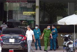 Cơ quan chức năng phong tỏa tạm thời một phần chợ phú nhuận để truy vết, lấy mẫu xét nghiệm người liên quan vì ca nghi nhiễm từng đến chợ, sáng 21/5. Tp Hcm Phong Tá»a Khach Sáº¡n Vi Ca Nghi Nhiá»…m Ncov Vnexpress