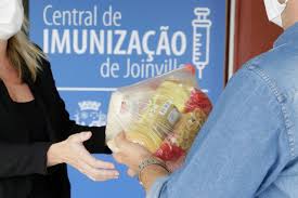 O centro de vacinas da clínica livon atende crianças, adultos e planos para empresas. Doses De Bondade Quem For Vacinado Contra A Covid 19 Pode Doar Alimentos Em Joinville Cdl Joinville