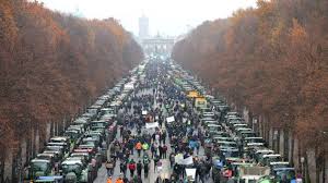 40 000 Farmers On Tractors Block Berlin In Protest At New