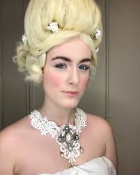 A quick Georgian look I did yesterday morning. The wig is also styled by  me, and was a first attempt at that kind of volume and styling Forever  grateful for my favourite