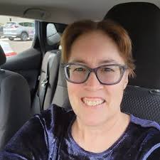 Lori Mastro's Instagram, Twitter & Facebook